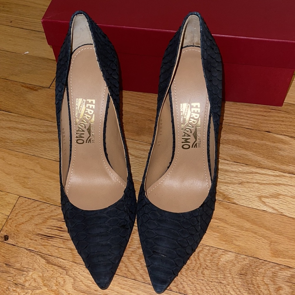 Salvatore Ferragamo Susi 100 Black Heels - Picture 4 of 6